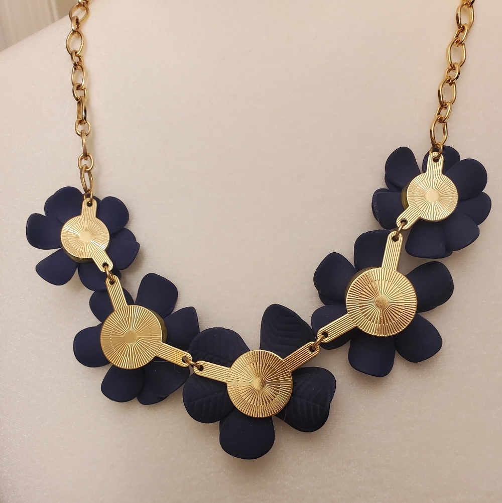 Elegant Navy Floral Necklace and Pierced Earrings Set - Picture 4 of 5